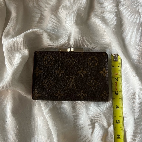 Louis Vuitton Wallet - Picture 14 of 16